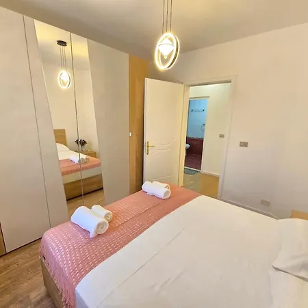L Etoile Apartment